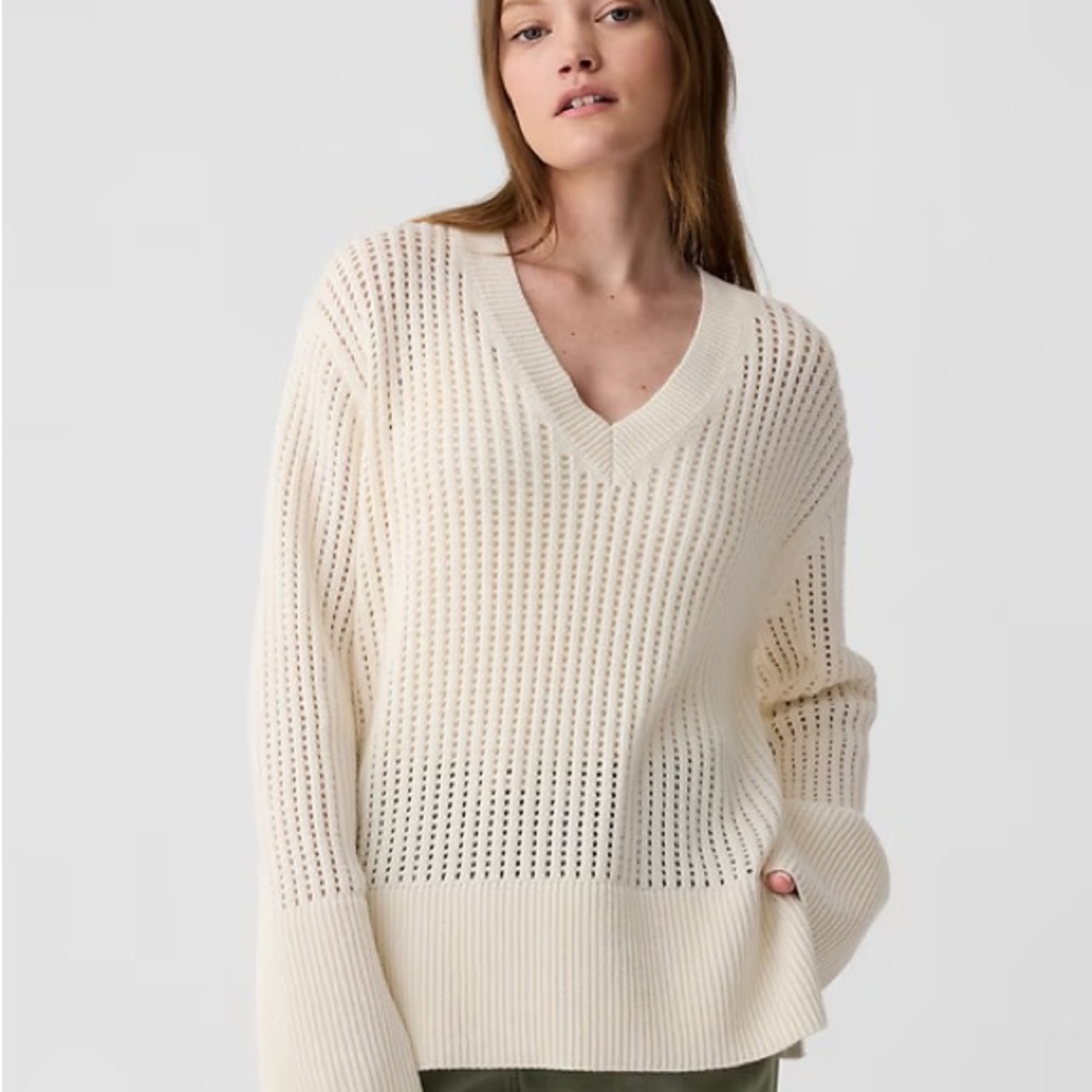 GAP Cream Crochet V-neck Sweater Small
